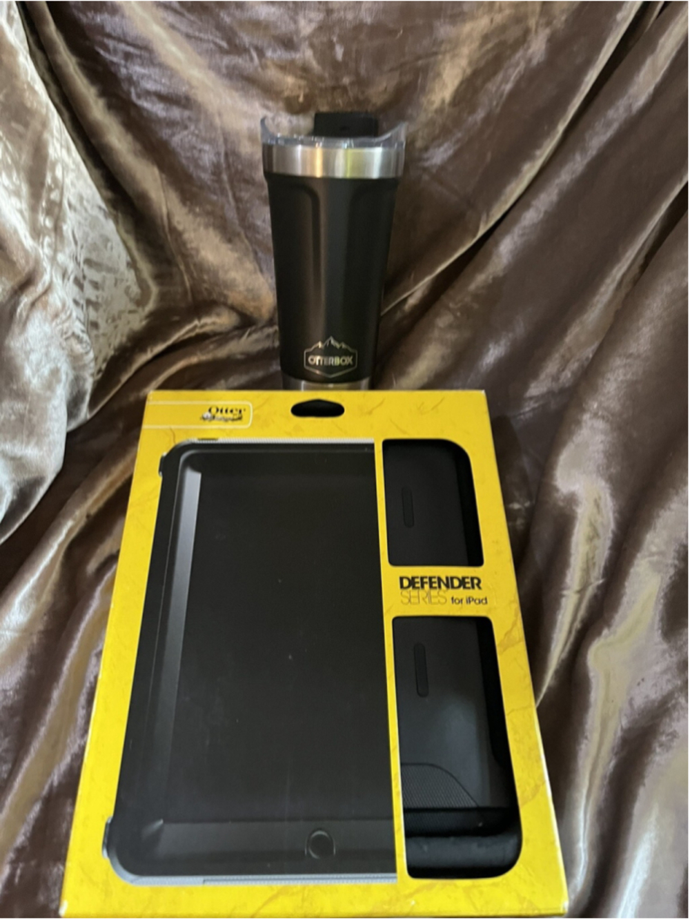 NEW OTTERBOX DEFENDER SERIES IPAD 1ST GENERATION BLACK APL2-IPAD1-WITH CUP